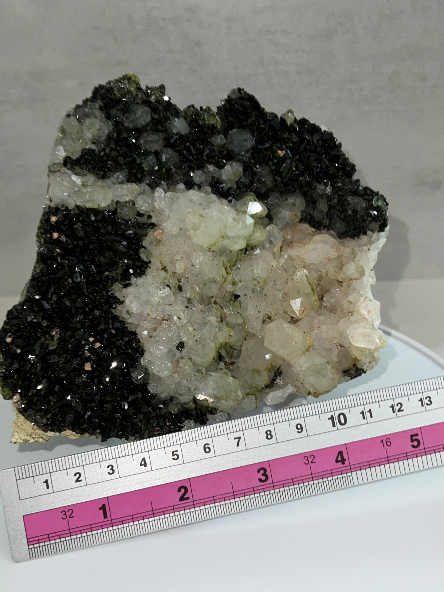Abstract Epidote & Quartz