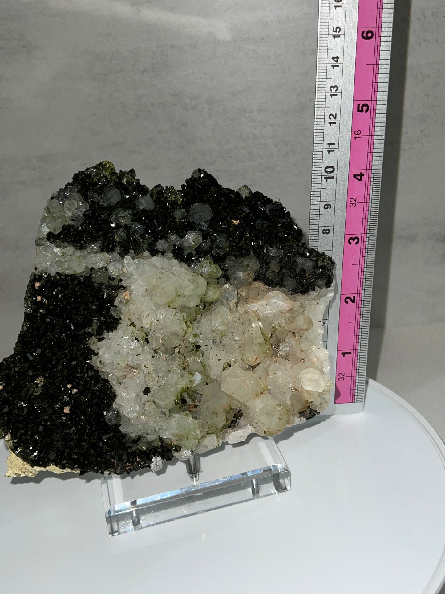 Abstract Epidote & Quartz