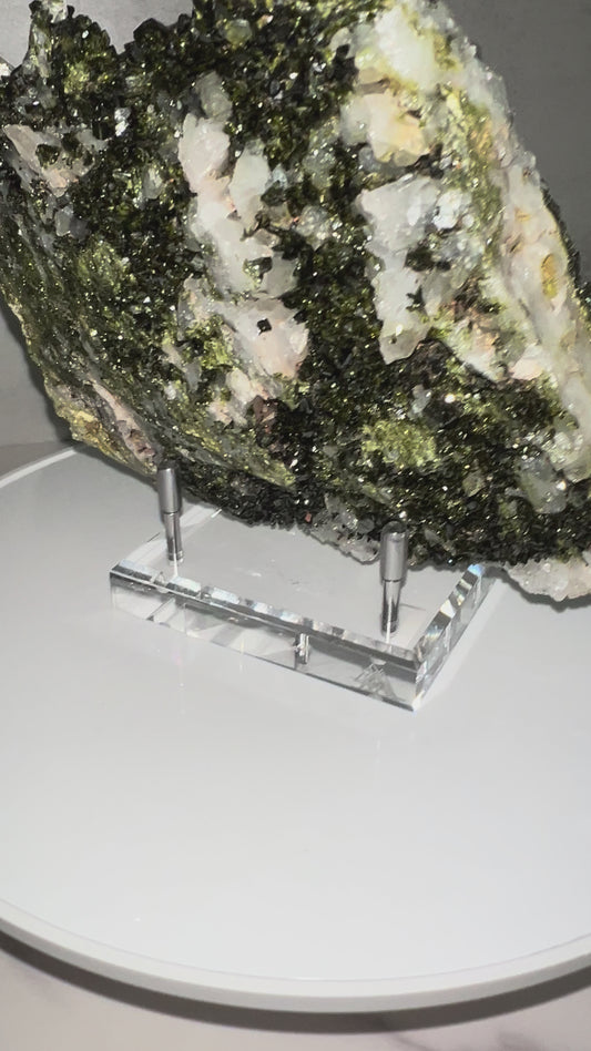 Abstract Epidote & Quartz