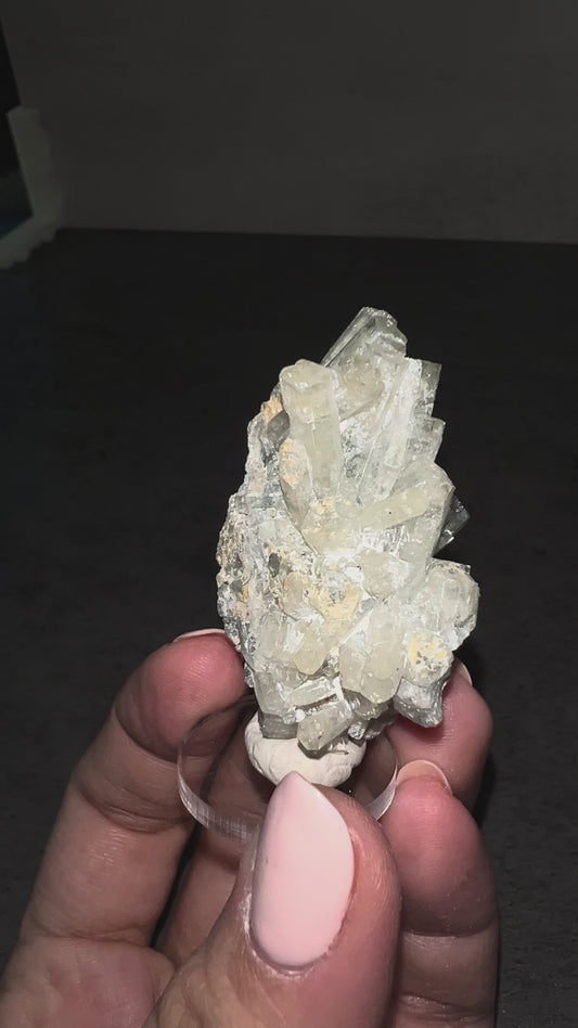 Goshenite on Base